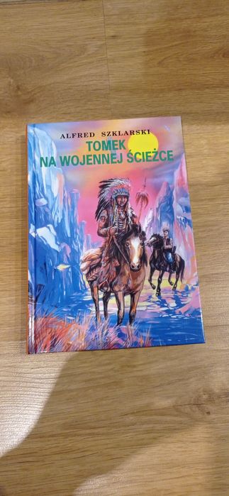 Książka pt,,Tomek na wojennej ścieżce"