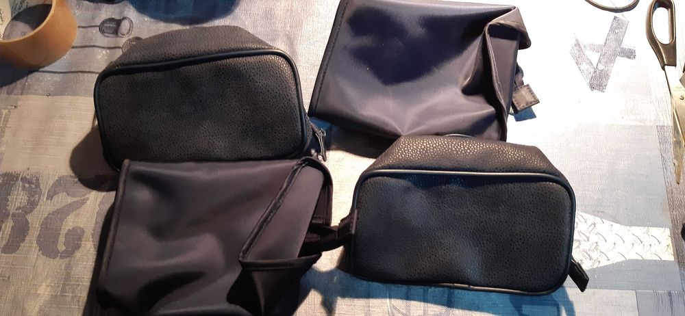 4 kosmetyczki małe stan jak nowe