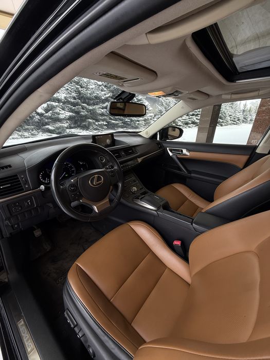 Оренда Lexus CT200H гібрид