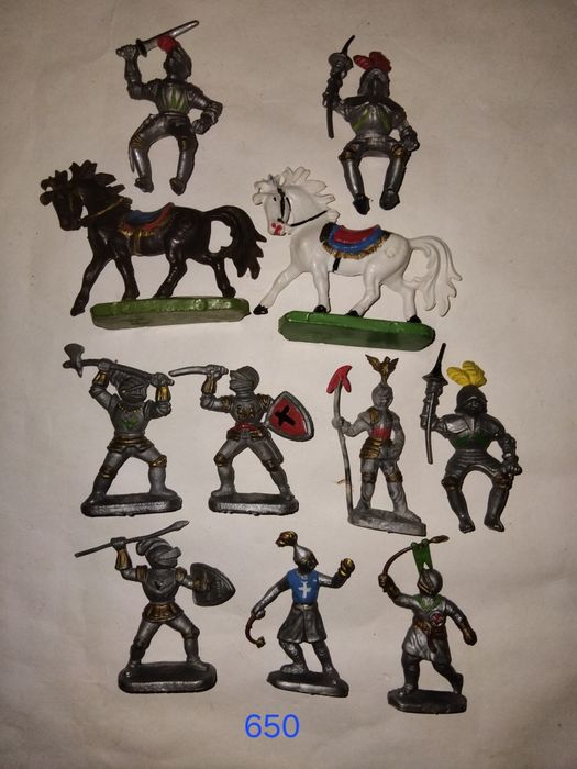 Солдатики.  масса резина.