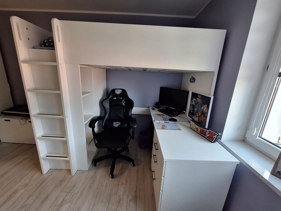 Łóżko na antresoli z biurkiem  IKEA Smastad