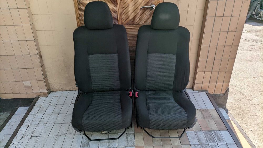 Салон сидіння Тойота Авенсіс 2012 Toyota Avensis