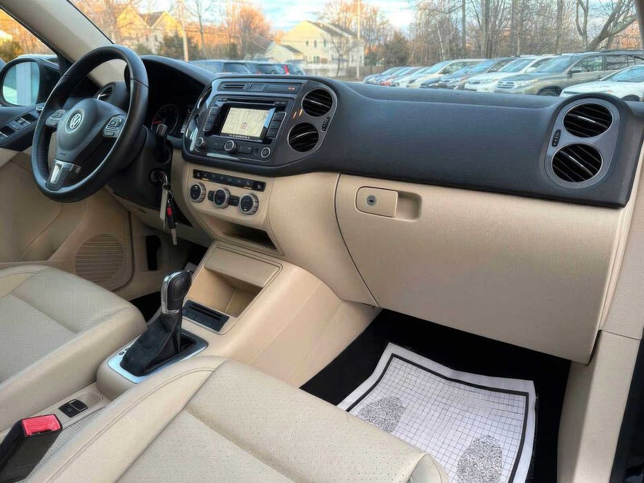 Volkswagen Tiguan SE 4Motion      2013