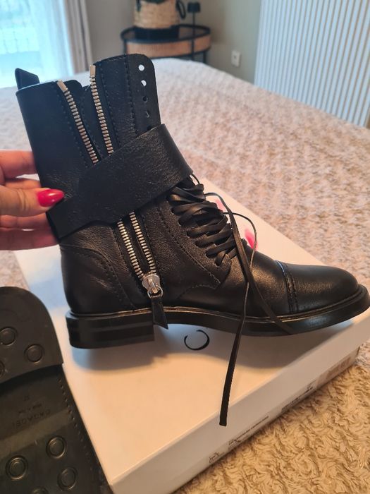 Botki, oficerki casadei