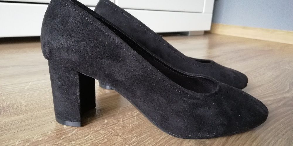 Czółenka H&M, zamsz, na obcasie słupku, czarne 36