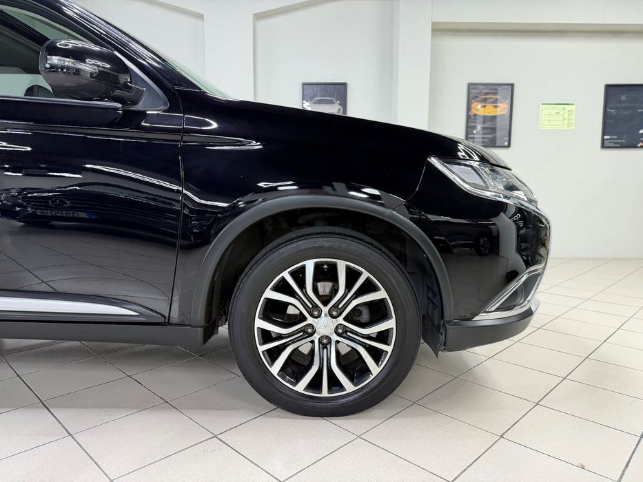 Mitsubishi Outlander 2.2 DI-D Intense Black Edition