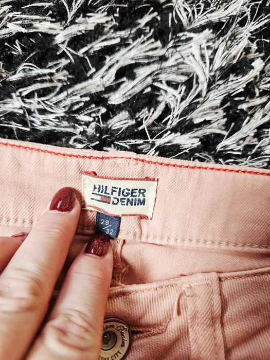 Różowe dżinsy Tommy Hilfiger 29/32