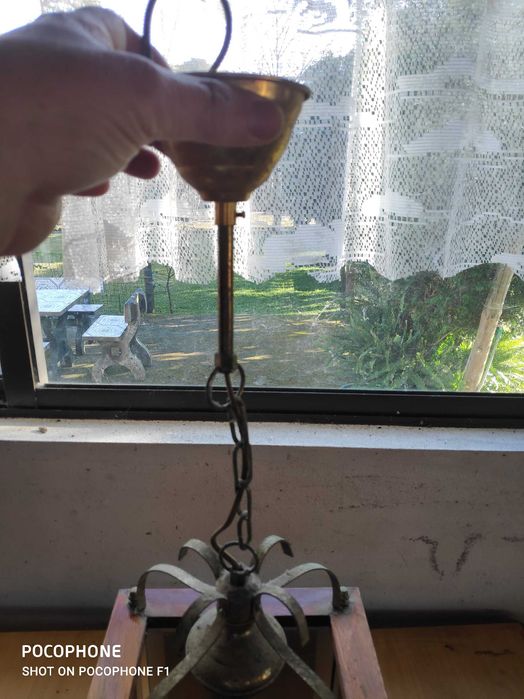 Candeeiro de madeira e vidro