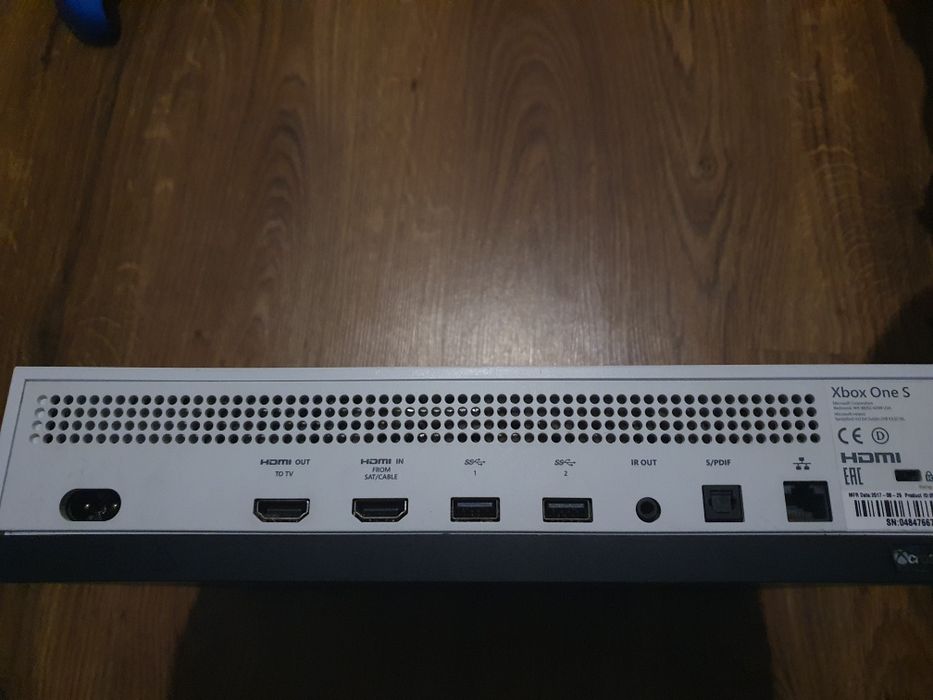 Sprzedam konsole Xbox One S i kierownice Thrustmaster