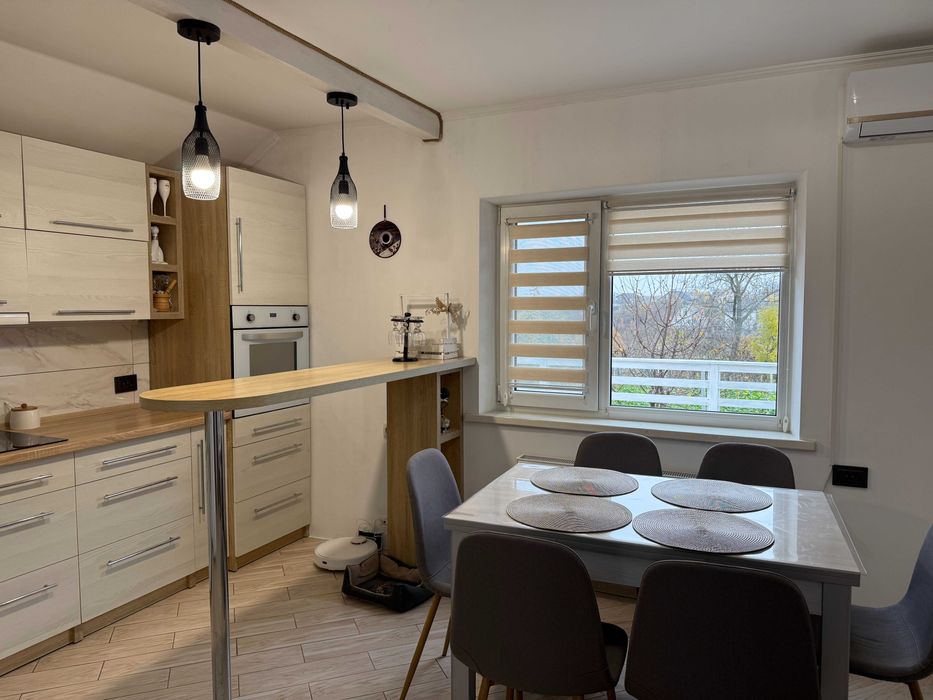 Будинок з ремонтом, є твердопаливний котел та резервне живлення