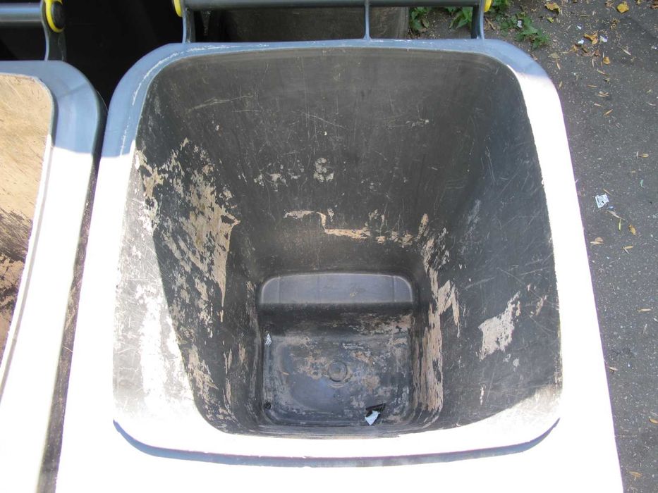 Używane pojemniki na odpady 120l niemieckie kosze na śmieci grafit