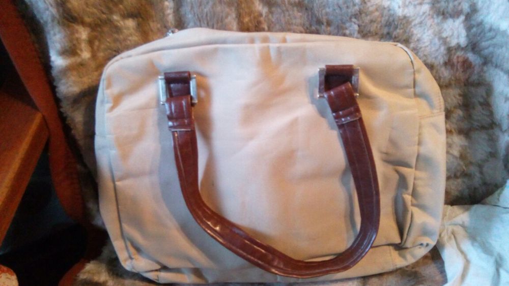 Torebka na laptop,dokumenty lub do pracy.