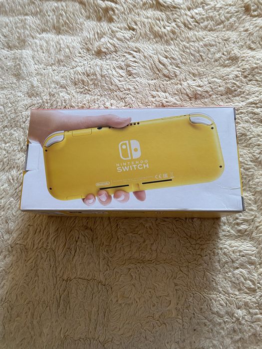 Nintendo Switch Lite yellow