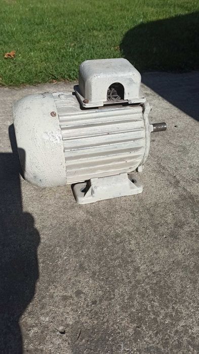 silnik 230/V  380V-930 obr.