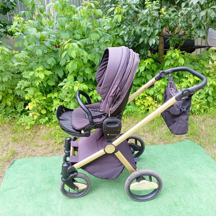 Wózek invictus 3 w 1 + isofix czarno-złoty