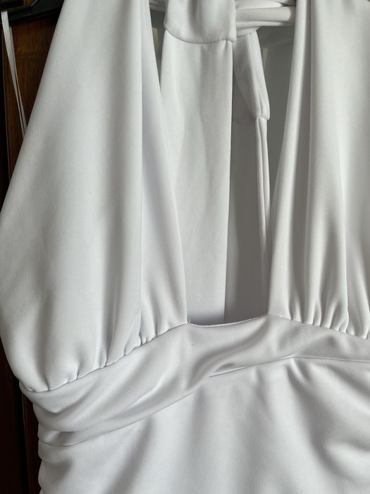 Vestido branco cruzado Zara