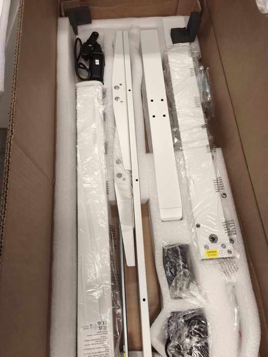 Biurko białe podnoszone elektrycznie