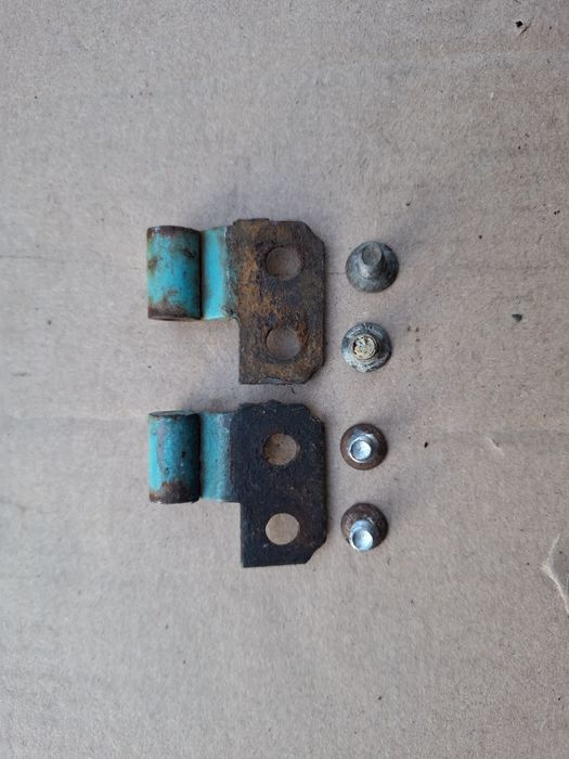 Zawiasy tylnej belki silnika zawias mocowanie  Fiat 126p Maluch