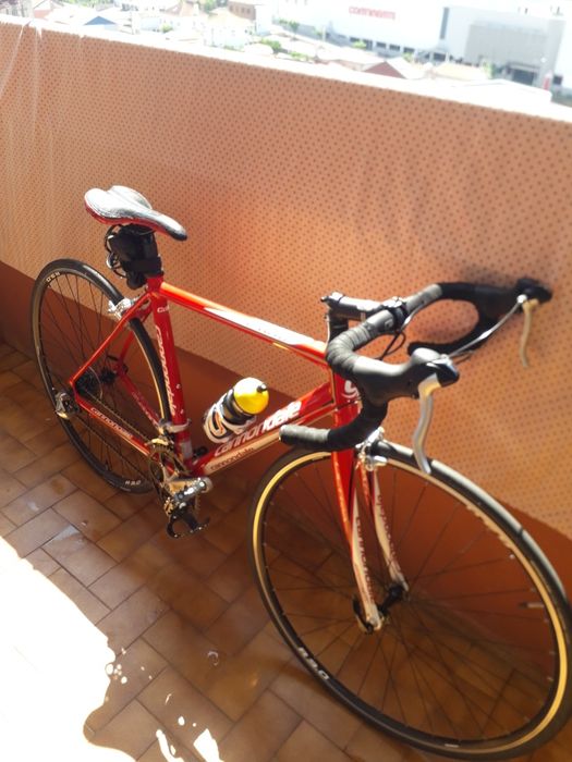 Bicicleta de estrada,sem arranhões na pintura em muito bom estado em t