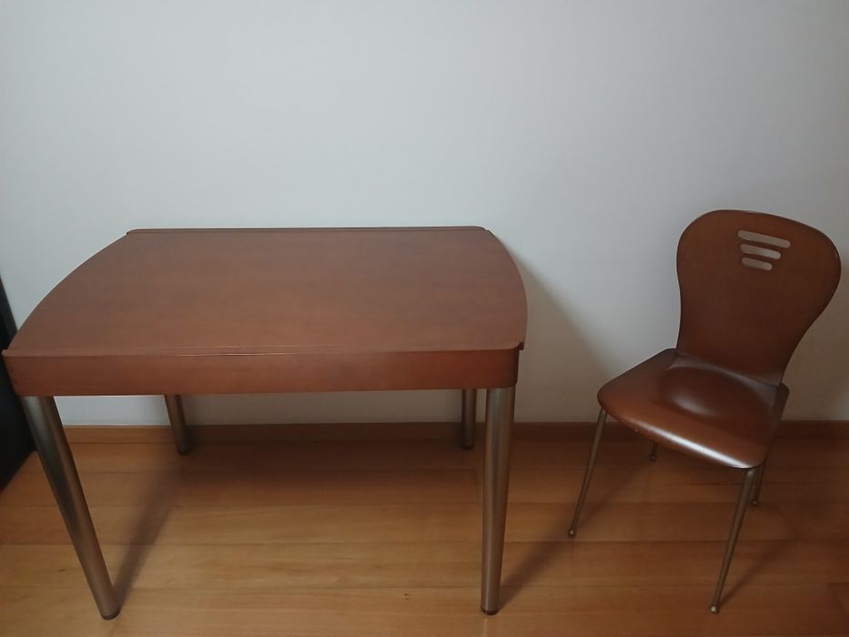 Mesa extensível  com 4 cadeiras