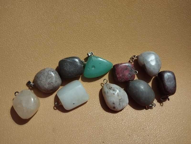 Zestaw wisiorków kamieni naturalne
