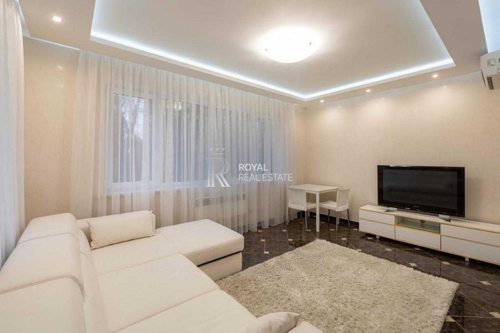 Оренда приватного будинку 378 м²  в Лісниках із басейном, СПА-зоною басейн