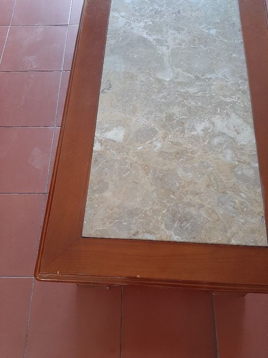 Mesa Vinted, em cerejeira e centro em mármore