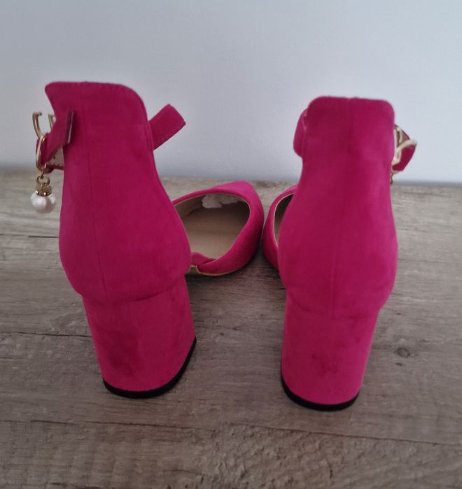 Buty na obcasie,fuksja.