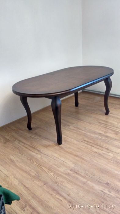 Стіл до вітальні дубовий розкладний.