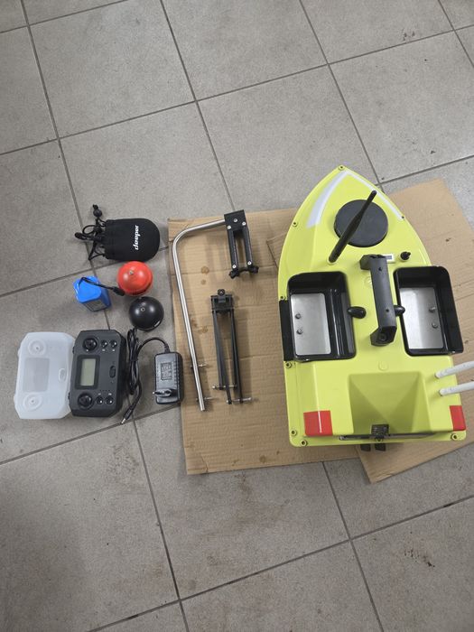 Sprzedam łódke zanętową + echosonda deeper pro+
