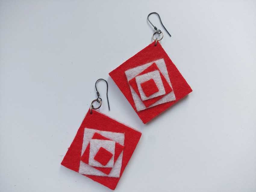 kolczyki z filcu czerwone kwadraty handamde
