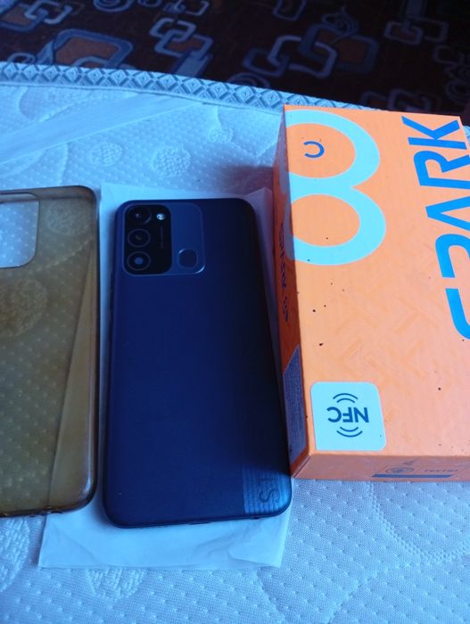 Продам телефон  Tecno SPARK 8c
