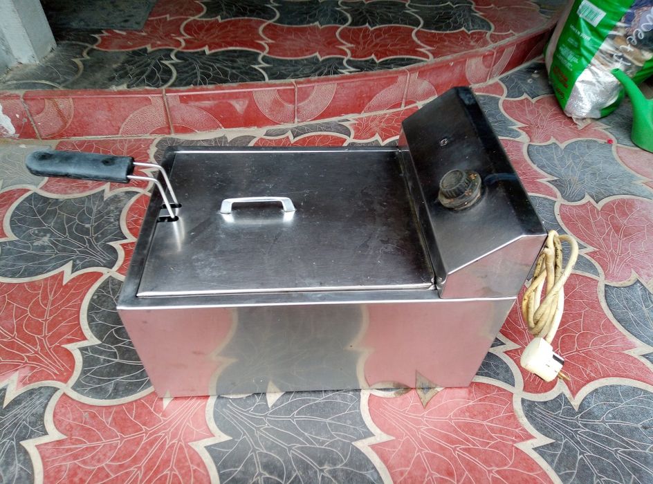 Продаю Фритюрницю.