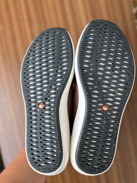 Снікерси, жіноче демісезонне взуття Clarks 39 розмір, кросівки