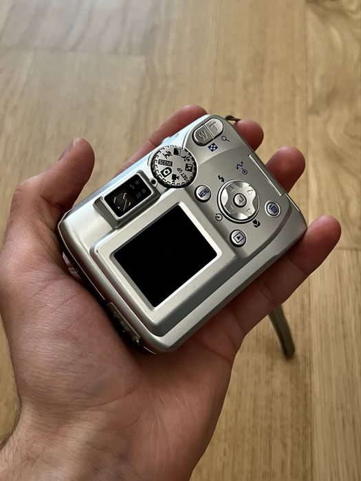 Nikon Coolpix 3200 , в гарненькому кольорі!