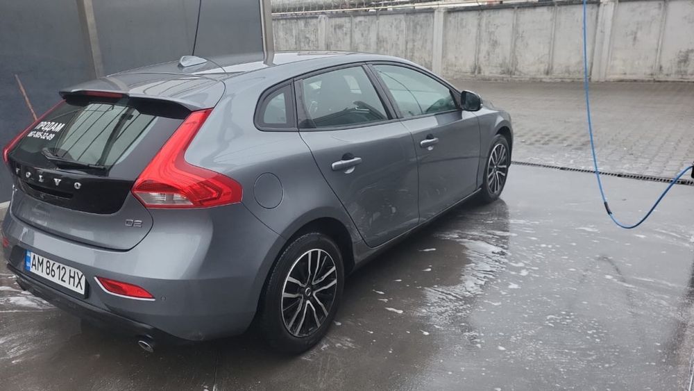Volvo v40 хетчбек