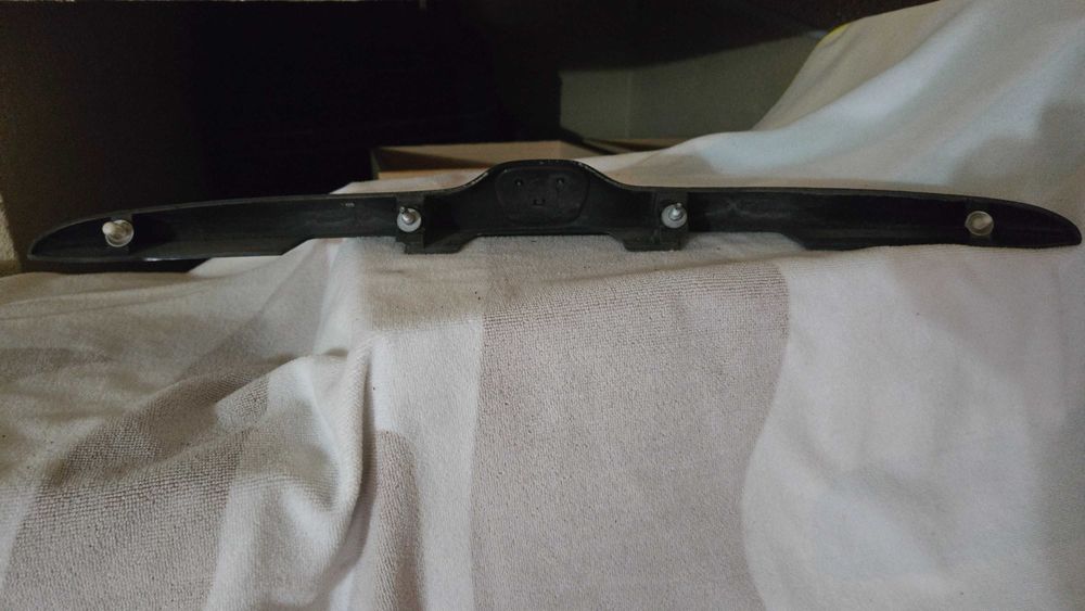 Barra puxador porta da mala bagageira Peugeot 206