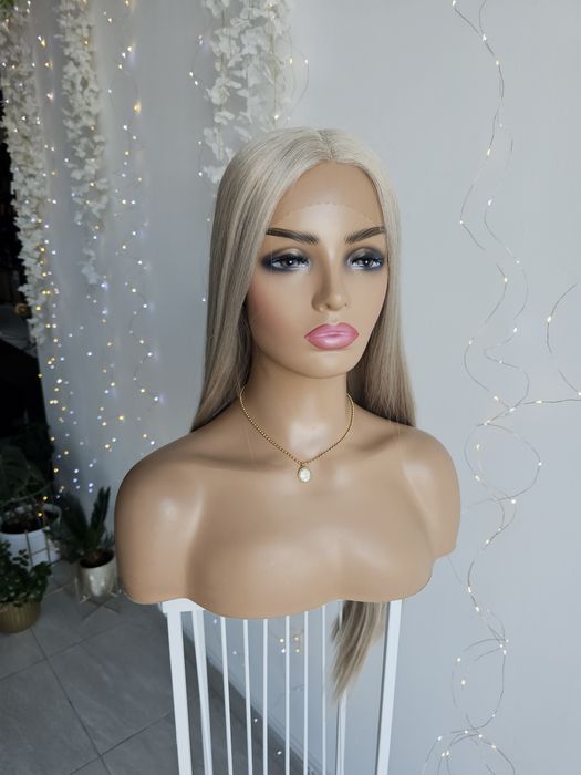 Długa peruka premium Stella jasny słowiański blond naturalny efekt