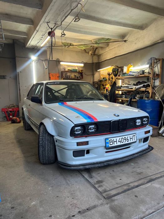 Продам BMW 30 2.8