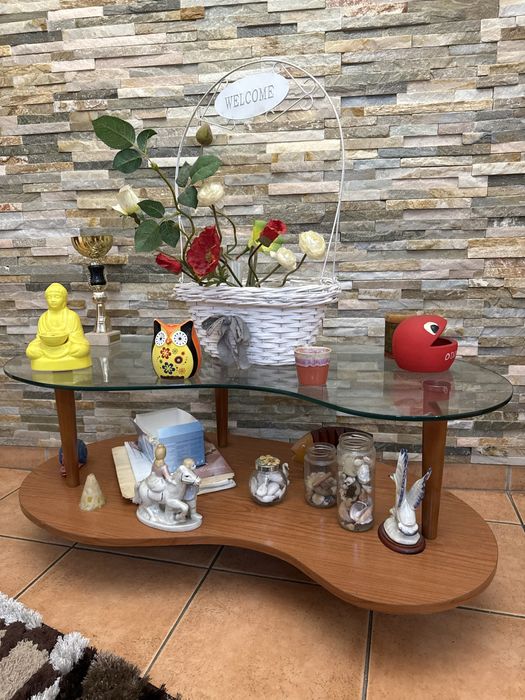 Móvel de sala ou de hall de entrada em madeira e vidro