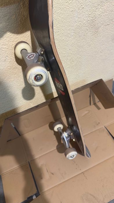 Skate quase novo, apenas 2 usos, otimas pecas