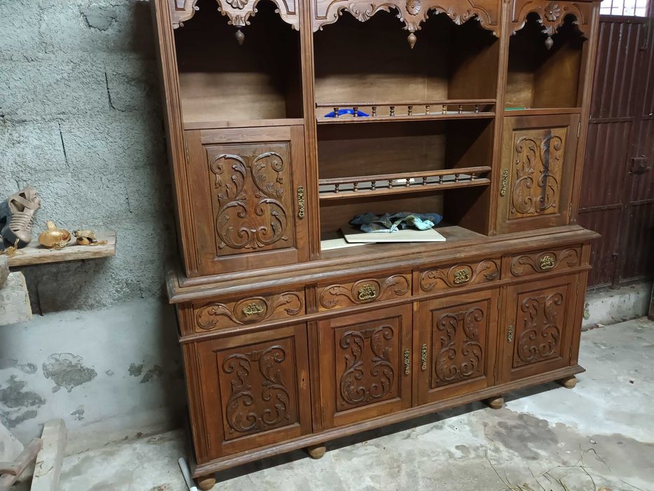 Mobília de sala  madeira maciça  em bom estado .