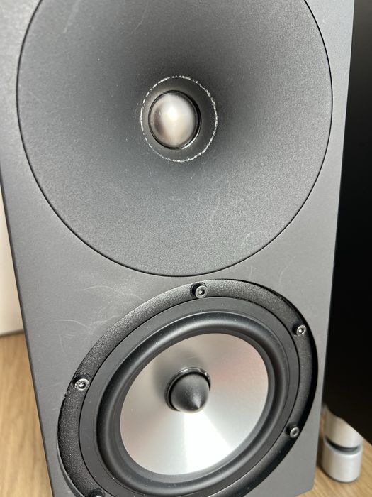 Amphion Argon 1 – Como novas + grills extra (preto e vermelho)