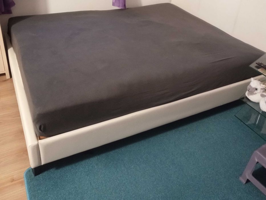 Łóżko małżeńskie