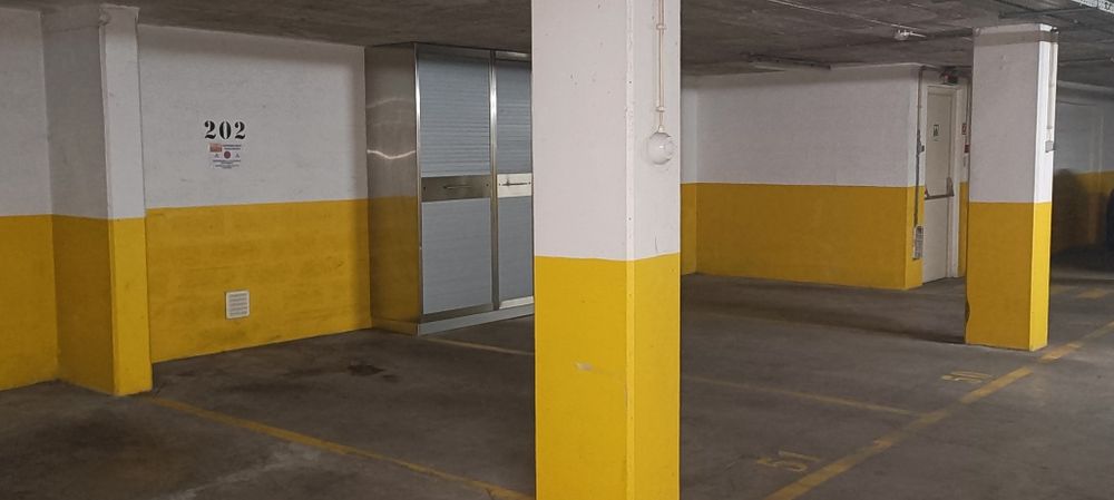 Excelente Lugar de Garagem
