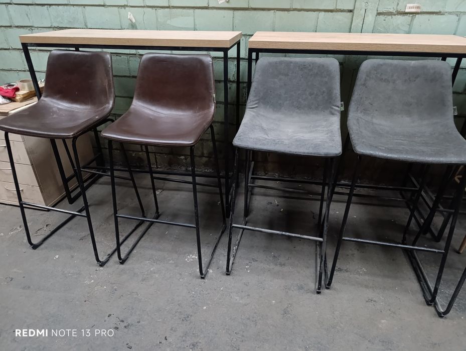 Барні стільці та столи