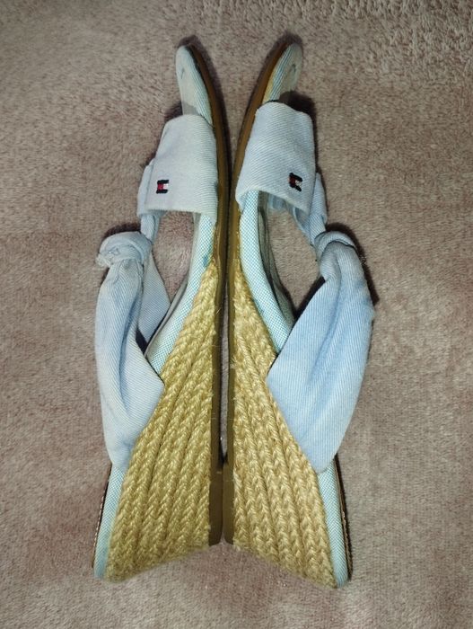 Tommy Hilfiger jeansowe klapki espadryle koturny 36