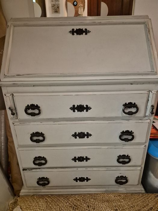 Escrivaninha em muito bom estado