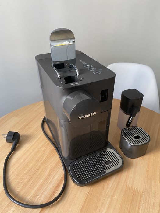 Maquina de café Nespresso DeLonghi - Lattissima One