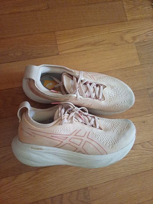 Sapatilhas Asics Gel Nimbus 25 como novas